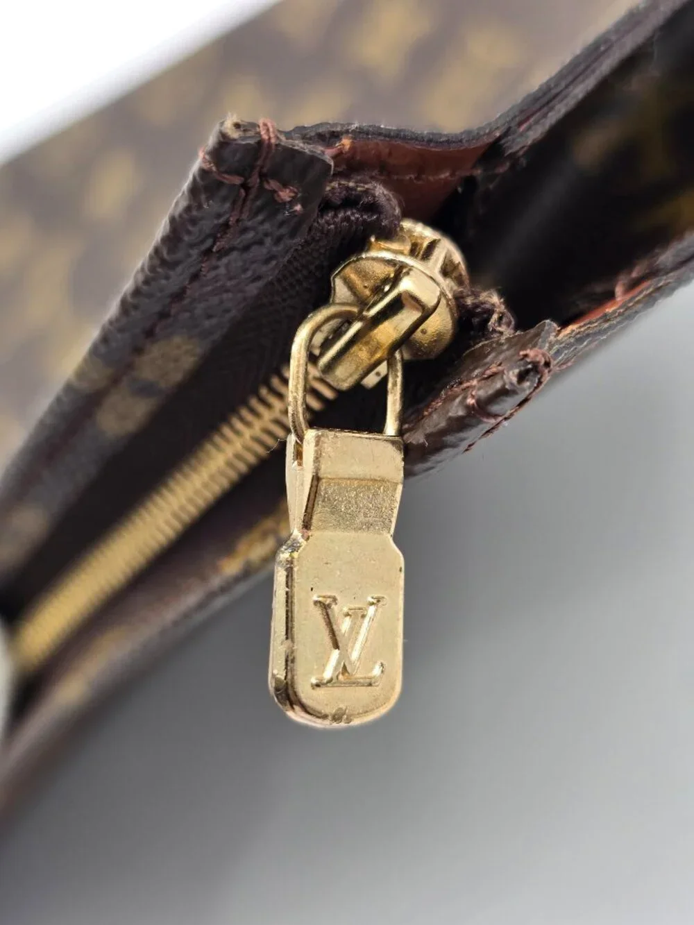 Authentic Louis Vuitton Poche Toilette 26 Monogram Canvas Zip Cosmetic Pouch